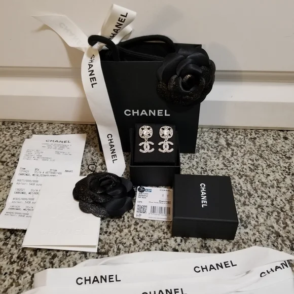 🆕 SOLD !!!! CHANEL Runway Spring /Summer 22 - Picture 3 of 12